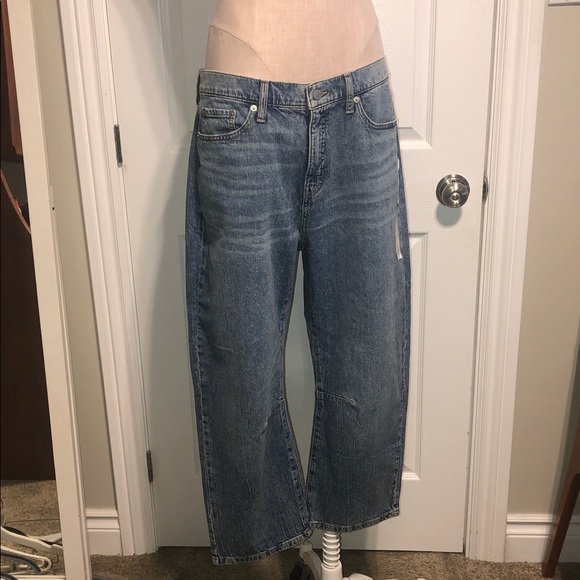 No longer available - Banana Republic Light Blue Barrel Ankle Jeans. Size 32/14 - Picture 5 of 7